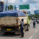 ilustrasi Ai dishub sedang memeriksa truk pengangkut material