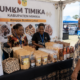 Generated with AI Ilustrasi semangat UMKM Timika dalam mendorong ekonomi lokal dan mempromosikan produk unggulan masyarakat Mimika.