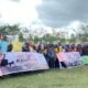 Ratusan mahasiswa yang tergabung dalam Solidaritas Mahasiswa Timika se-Indonesia bersama elemen masyarakat menggelar aksi demonstrasi di halaman Kantor DPRK Mimika, Jalan Cenderawasih, Timika, Papua Tengah, Senin (31/8/2026). Foto: Faris/TimikaInfo.id